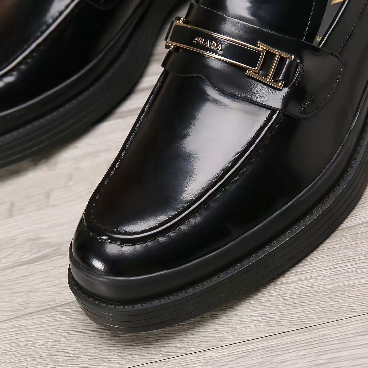 Men's shoes 💰540 💰💰🎩🎩【Prada】Counter 1:1⬆️original reproduction, absolute quality🆗Original outsole, high-quality imported rubber, wear-resistant and non-slip, never degummed, upper material: imported first-layer cowhide➕anti-slip foam outsole, official website material, lining material: water-dyed leather lining, 3 colors available! Code number 38-45
